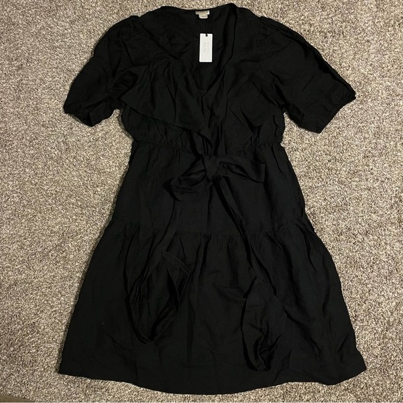 City Chic sweet sleeve faux wrap dress in black - Picture 2 of 10